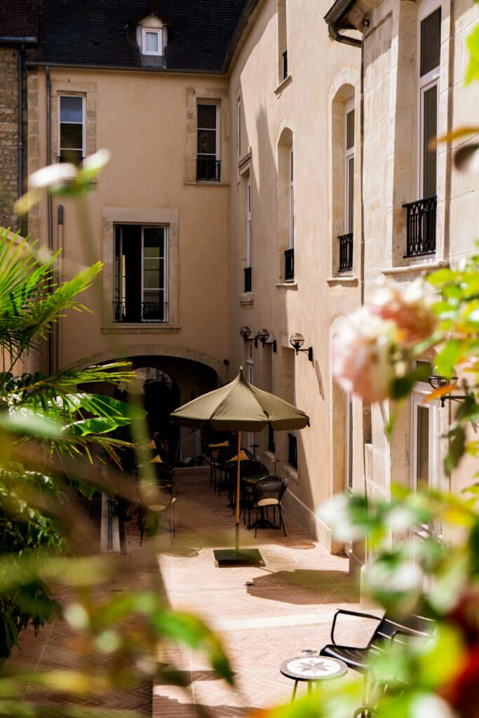 Your event at the Boutique Hotel in Caen - Le Patio, open terrace, sun & shade